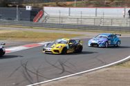 De geblokte vlag valt weer op het circuit