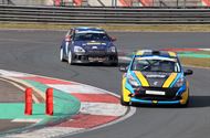 De geblokte vlag valt weer op het circuit