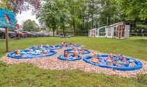 De zomersproeten regenden weg ...
