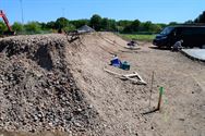 Beton van het skatepark wordt geplaatst