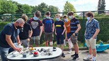 Don Boscoleerlingen helpen 't Trapke