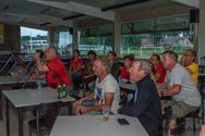 Fanatieke Duivels-supporters bij KVV HZ