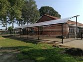 Mooie overkapping voor school in Viversel