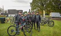 Veel mountainbikers aan De Veen