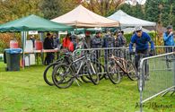 Veel mountainbikers aan De Veen