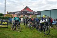 Veel mountainbikers aan De Veen