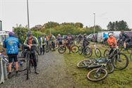 Veel mountainbikers aan De Veen