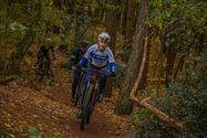 Veel mountainbikers aan De Veen