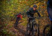 Veel mountainbikers aan De Veen