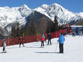 De zon is van de partij in het skigebied