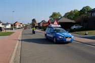 Sportieve fietsers langs de brandweerposten