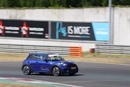 Duizenden mini's overspoelen Circuit Zolder