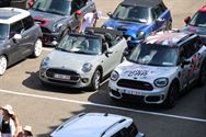 Duizenden mini's overspoelen Circuit Zolder