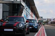 Duizenden mini's overspoelen Circuit Zolder