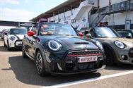 Duizenden mini's overspoelen Circuit Zolder
