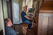 Eversel luistert met trots naar zijn orgel