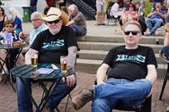 De gezapige sfeer van een bluesfestival