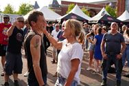 De gezapige sfeer van een bluesfestival