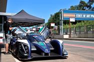 Indrukwekkende elektrische bolide op het circuit