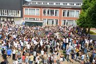 Waterballonnengevecht is losgebarsten
