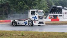 Regen maakt truckraces nog moeilijker