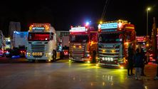Prachtige truckshow in het donker