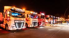 Prachtige truckshow in het donker
