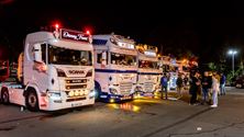 Prachtige truckshow in het donker