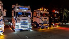 Prachtige truckshow in het donker