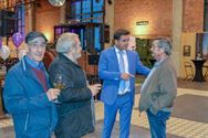 Veel volk komt feesten met de burgemeester