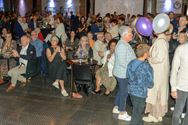 Veel volk komt feesten met de burgemeester