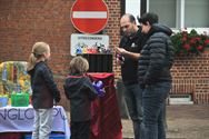 Het volk begint af te zakken naar de rommelmarkt