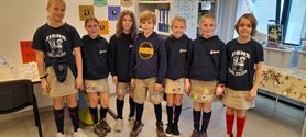 Uniformen en rolletjes in 't Molenholleke