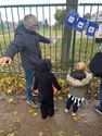 Kleuters en grootouders op wandel in Toverfluit