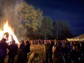 Veel volk op Sint-Maartensvuur in Boekt