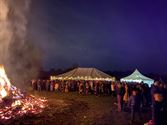 Veel volk op Sint-Maartensvuur in Boekt