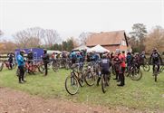 500 mountainbikers trotseren de koude