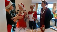 Kerstman bezoekt kerstmarkt in Bocasa