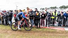 Van Aert wint na topduel met van der Poel