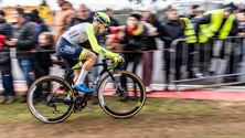 Van Aert wint na topduel met van der Poel