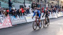 Van Aert wint na topduel met van der Poel