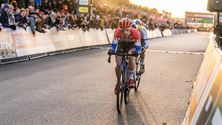 Van Aert wint na topduel met van der Poel