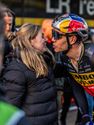 Van Aert wint na topduel met van der Poel