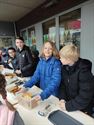 Koekjes bakken en verkopen voor de slachtoffers