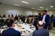 Veel volk op iftar in Selimiye-moskee