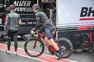 Vlammen over het circuit met de nieuwste fietsen
