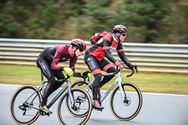 Vlammen over het circuit met de nieuwste fietsen