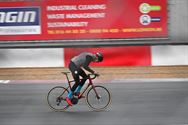 Vlammen over het circuit met de nieuwste fietsen