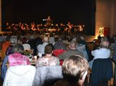 Twee harmonieën concerteren in Viversel