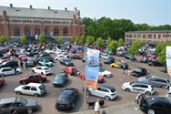 Dropped 2023: Marktplein overrompeld door auto's